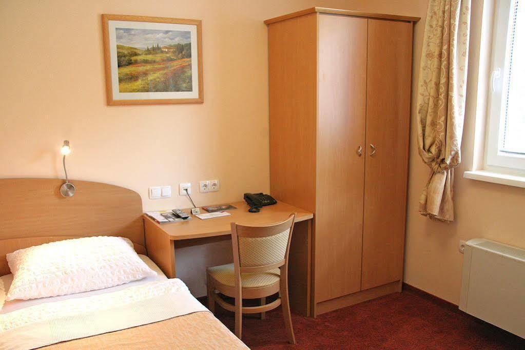 Guest House Pri Gondoli Марібор Екстер'єр фото